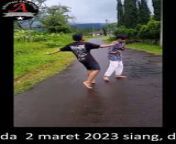 Movie / film / video The Thug&#39;s Secret Kick Set In Prigen Pasuruan East Java Indonesia Go Viral. Real events regarding the incident of mistreatment of school students by a group of thugs that occurred on March 2, 2023 afternoon, in Lumbangrejo Village, Prigen, Pasuruan, East Java Indonesia.&#60;br/&#62;&#60;br/&#62;TendanganRahasia Preman yang berlatar belakang terjadi di Prigen Pasuruan Jawa Timur (jatim)menjadi viral.&#60;br/&#62;Peristiwa nyata tentang Insiden penganiayaan terhadap siswa sekolah oleh sekelompok preman yang terjadi pada2 maret 2023 siang, di Desa Lumbangrejo, Prigen, Pasuruan, Jatim&#60;br/&#62;&#60;br/&#62;Video viral yang beredar di media sosial (medsos) tersebut kini masu dalam trash box office movies di artikelkota.com&#60;br/&#62;&#60;br/&#62;&#60;br/&#62;#movie #film #berita #informasi #kasus #kriminal #kabar #terbaru #terkini #update #news #today #headline #populer #trending